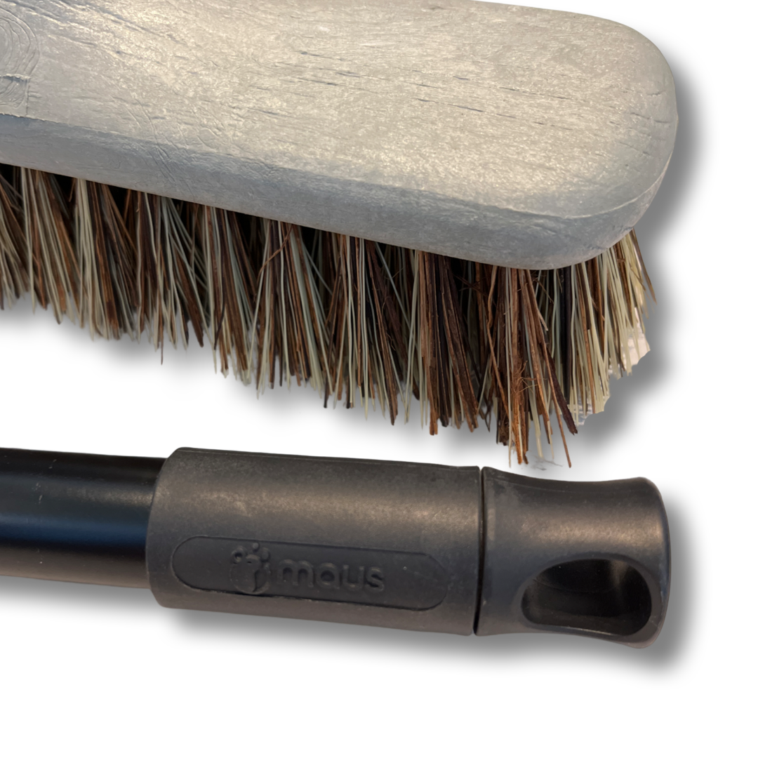 MAUS luiwagen hard met steel - schrobborstel 25 cm. natuurvezels - schrobber met steel