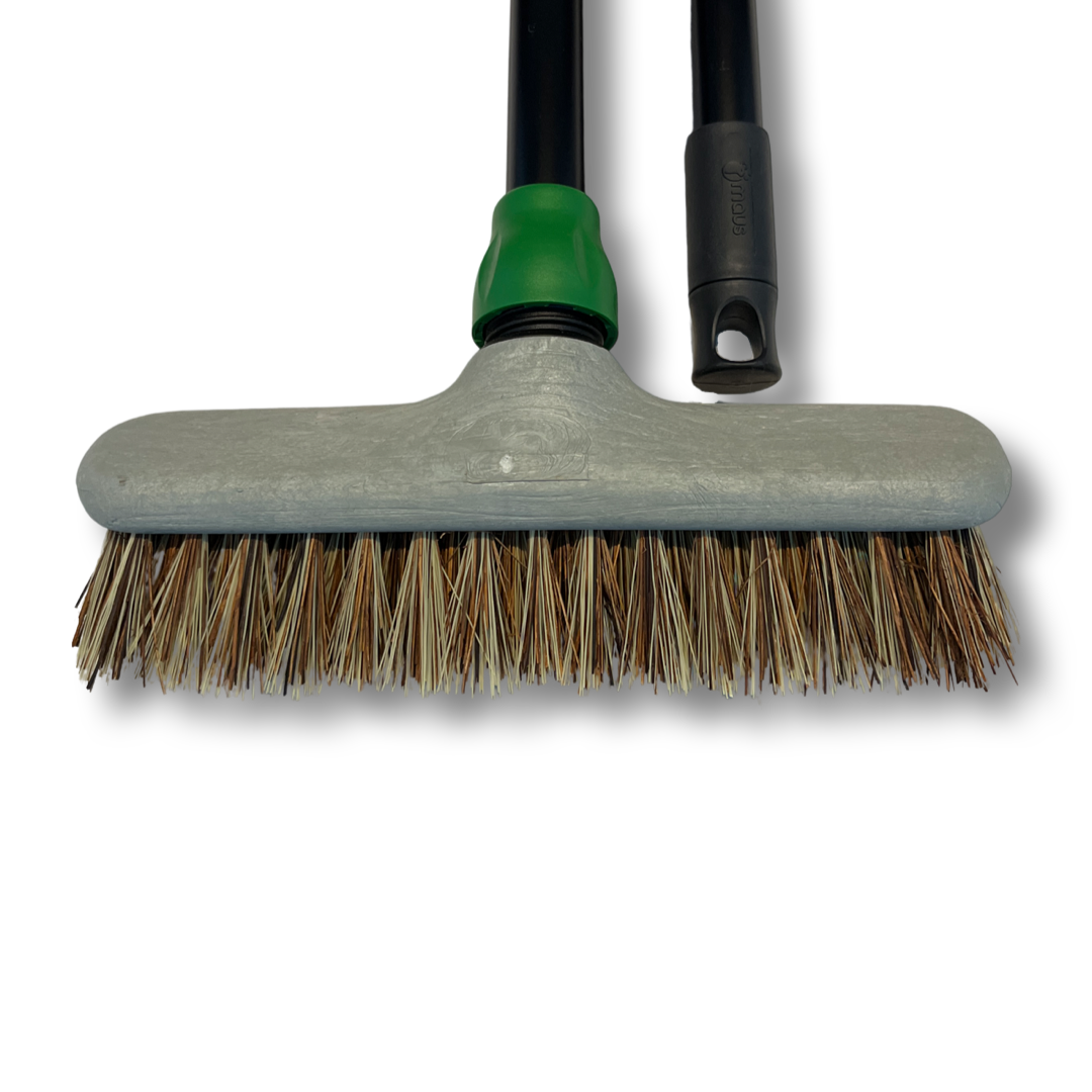 MAUS luiwagen hard met steel - schrobborstel 25 cm. natuurvezels - schrobber met steel