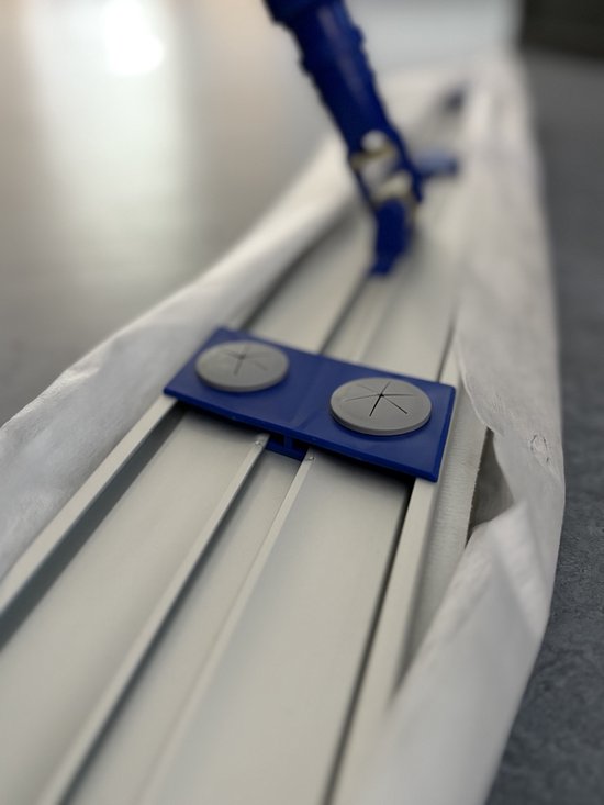 Blauwe klem en aluminium profielen van de MAUS XL stofwisser